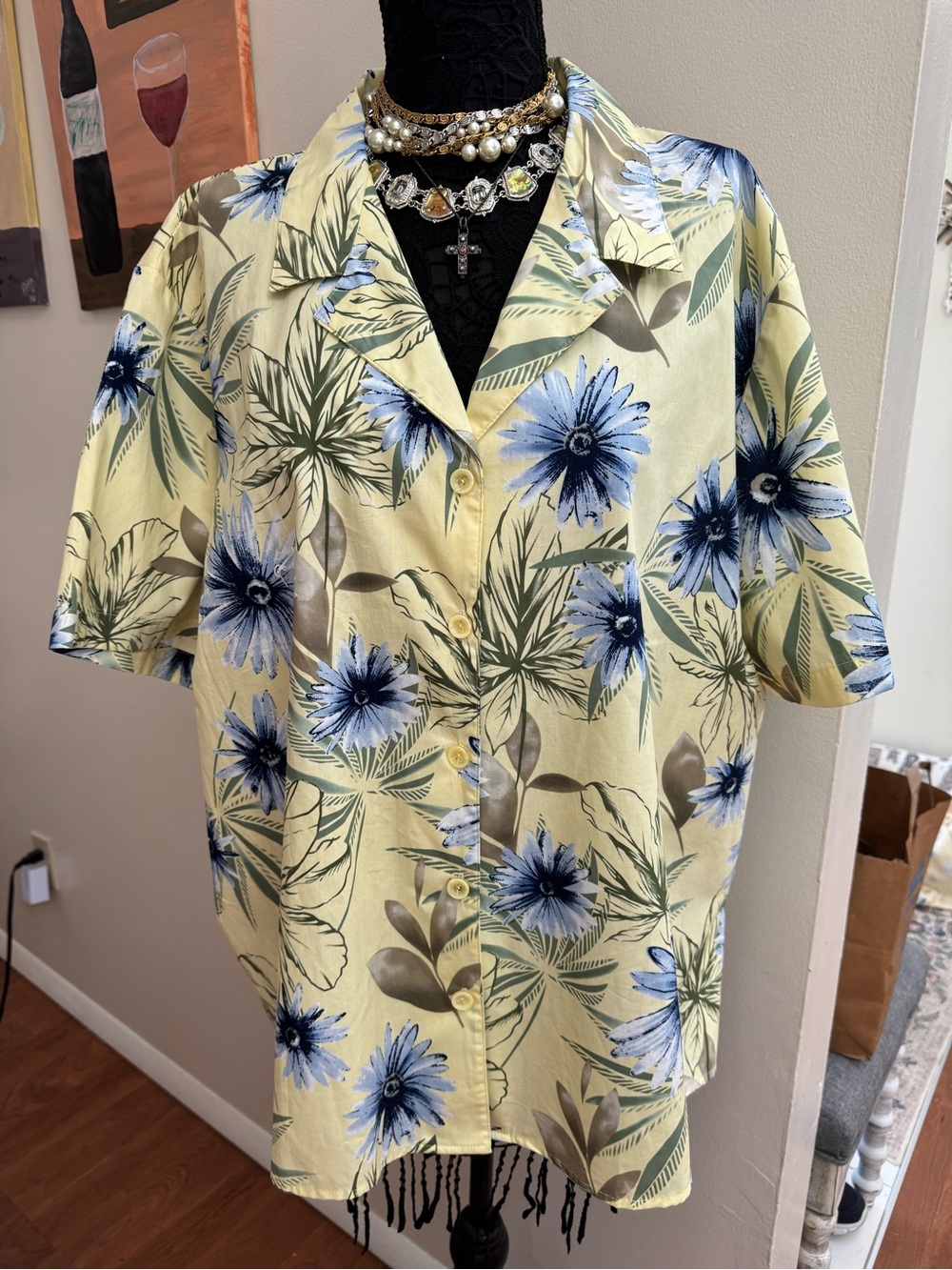 Tapestry vintage USA 26/28W; Yellow Hawaiian Floral ,excellent condition